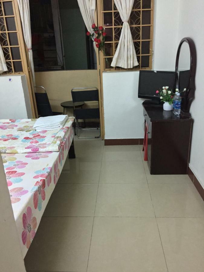 Color House Hostel Хошимин Экстерьер фото
