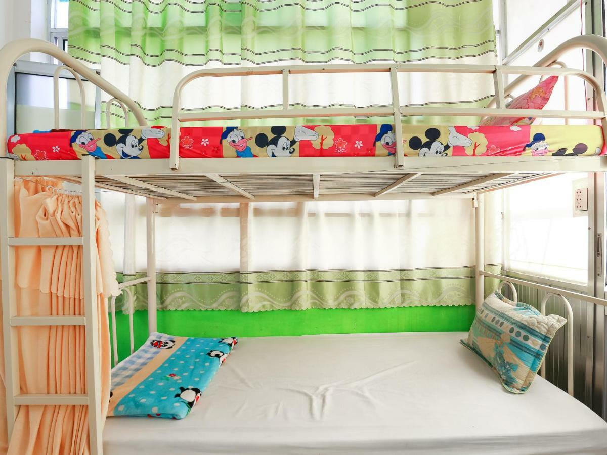 Color House Hostel Хошимин Экстерьер фото